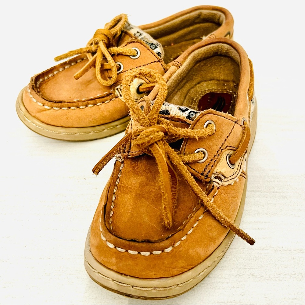 5/25 10/$40 Sparkle leopard leather boat shoes